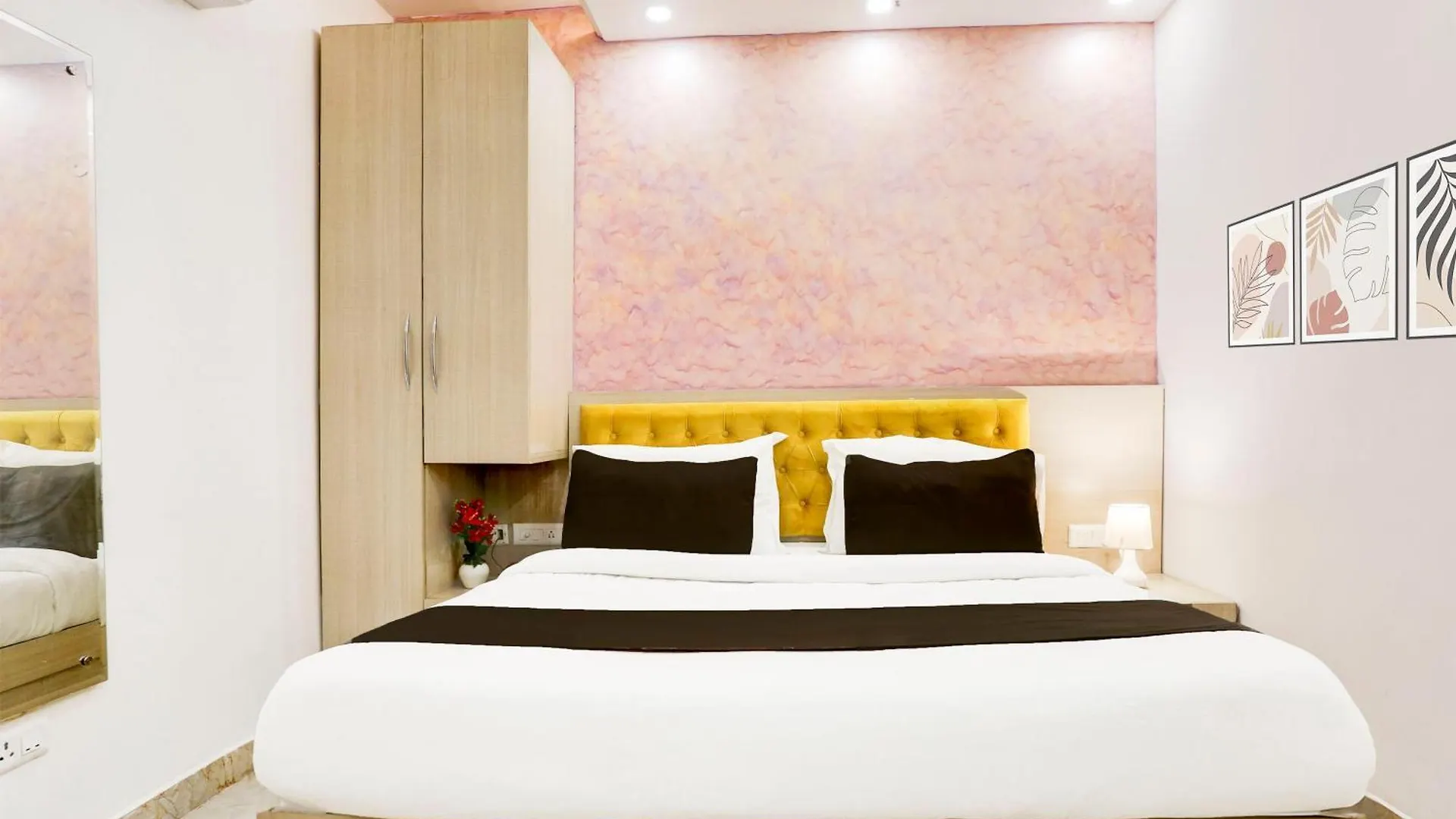 Super Townhouse Eden Garden Zirakpur Hotel