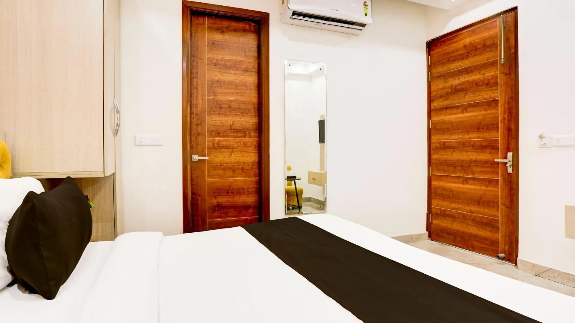 Super Townhouse Eden Garden Zirakpur Hotel