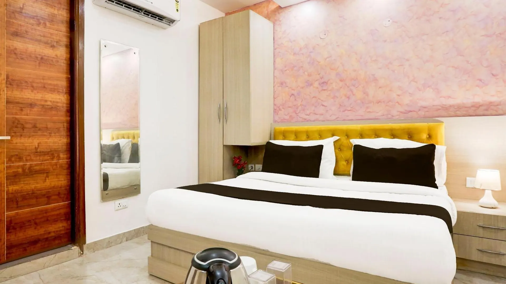 Super Townhouse Eden Garden Zirakpur Hotel