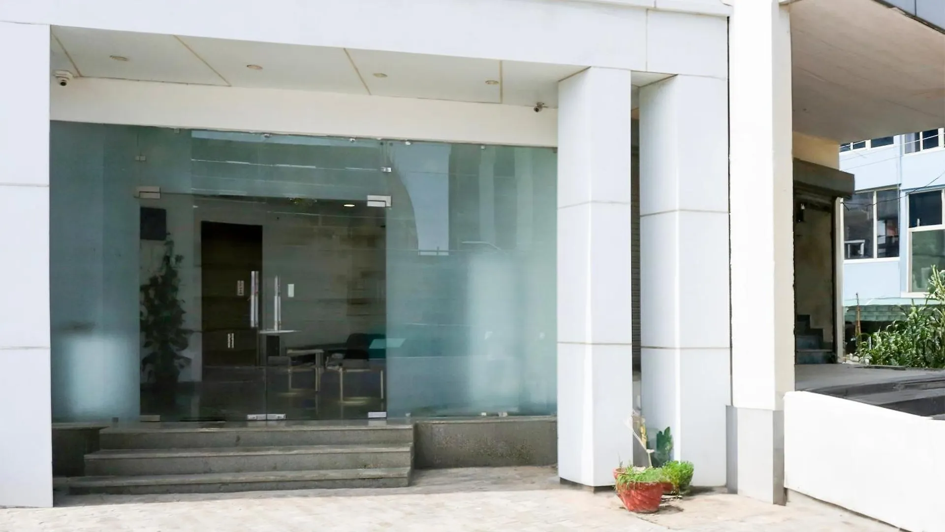 Super Townhouse Eden Garden Zirakpur Hotel 4*,  India