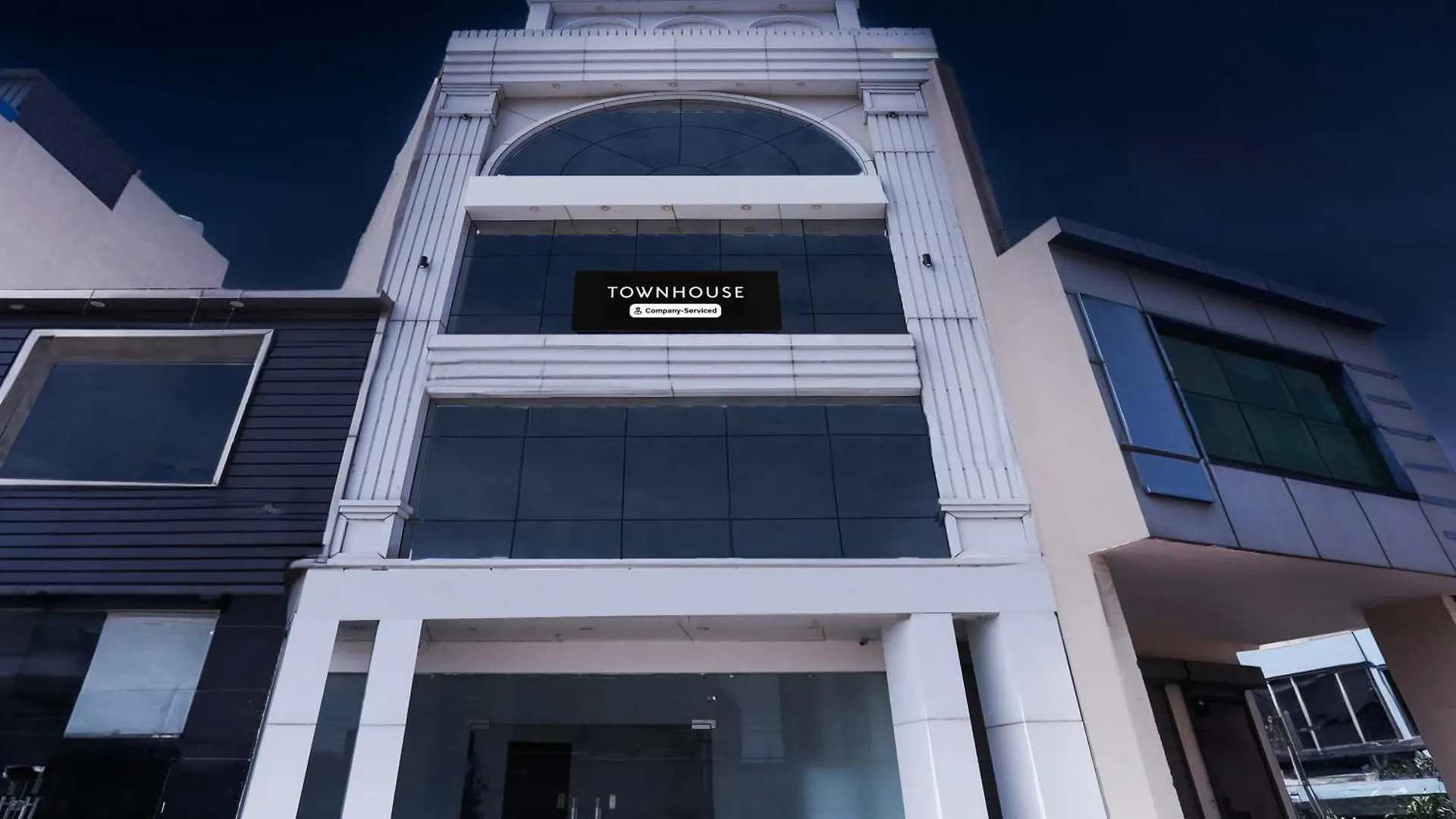 Super Townhouse Eden Garden Zirakpur Hotel India