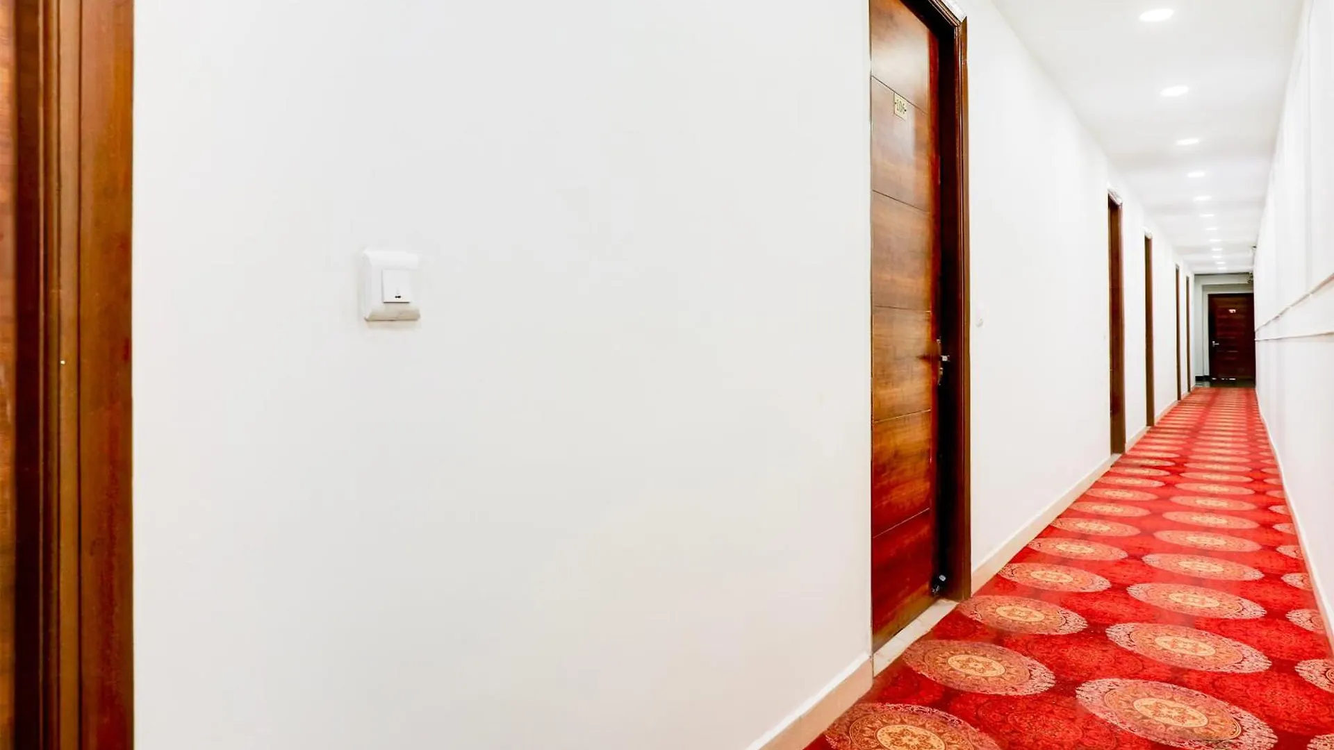 Super Townhouse Eden Garden Zirakpur Hotel
