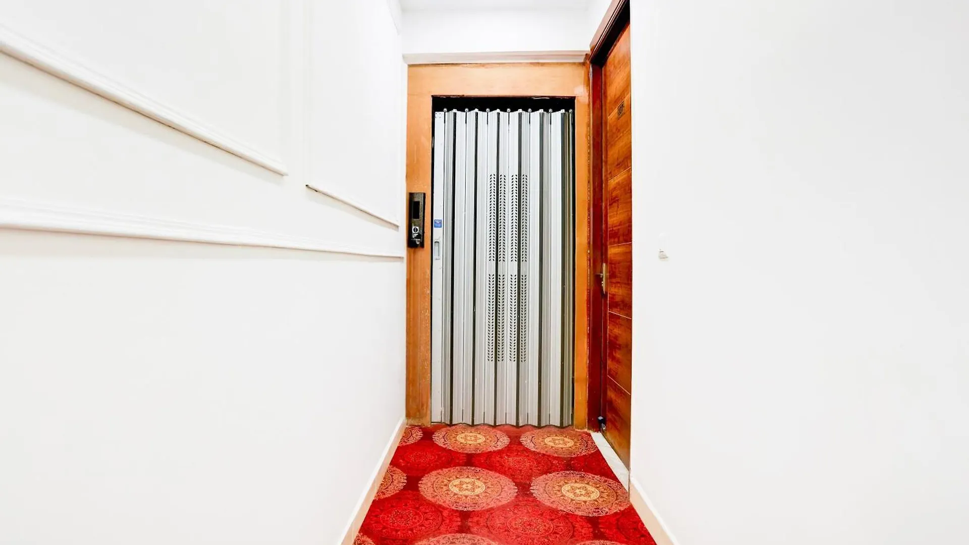 Super Townhouse Eden Garden Zirakpur Hotel