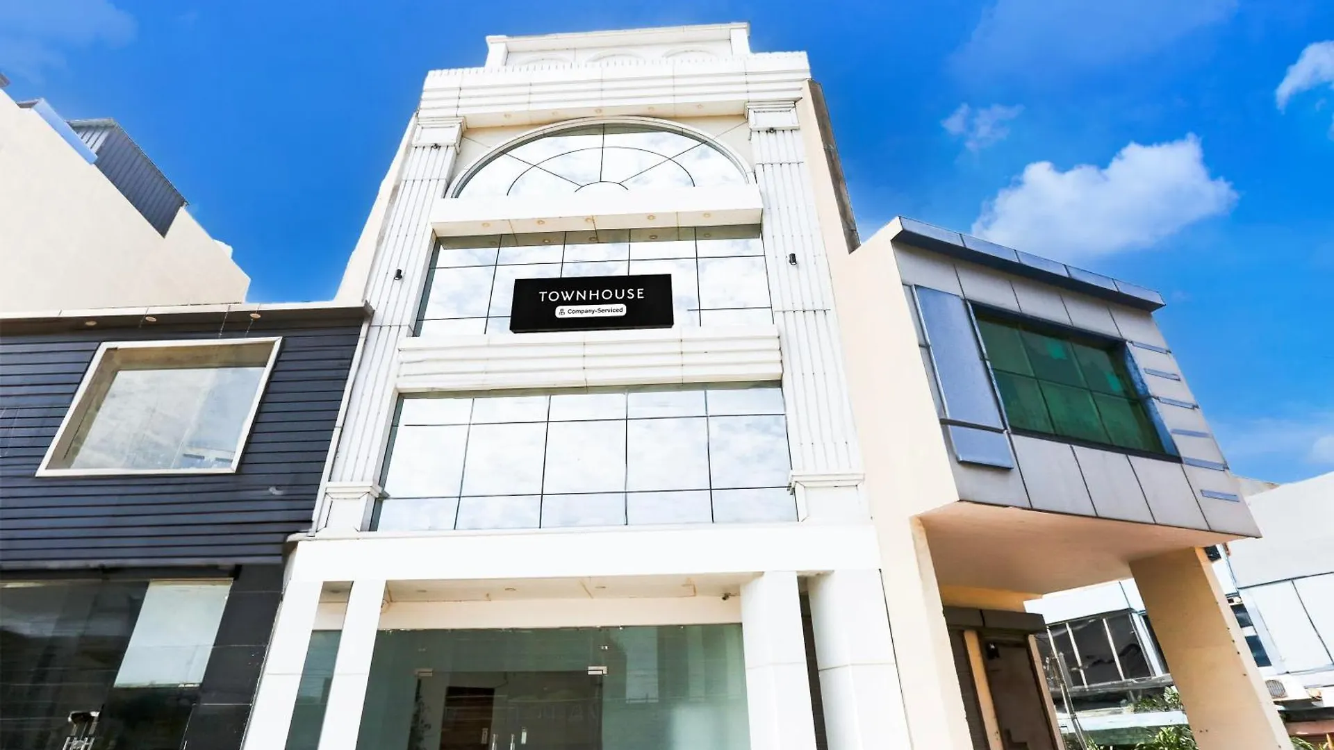 Super Townhouse Eden Garden Zirakpur Hotel